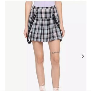 Hot Topic XL plaid suspender pleated skirt